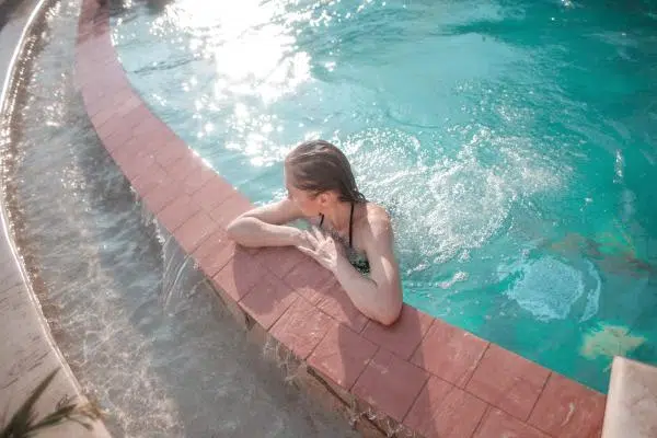 Otomicoza: etiopatogenie și măsuri de prevenire 5 - PrimaClinic.ro 2.Micoza urechii- metode de prevenire-apa, piscina, umezeala