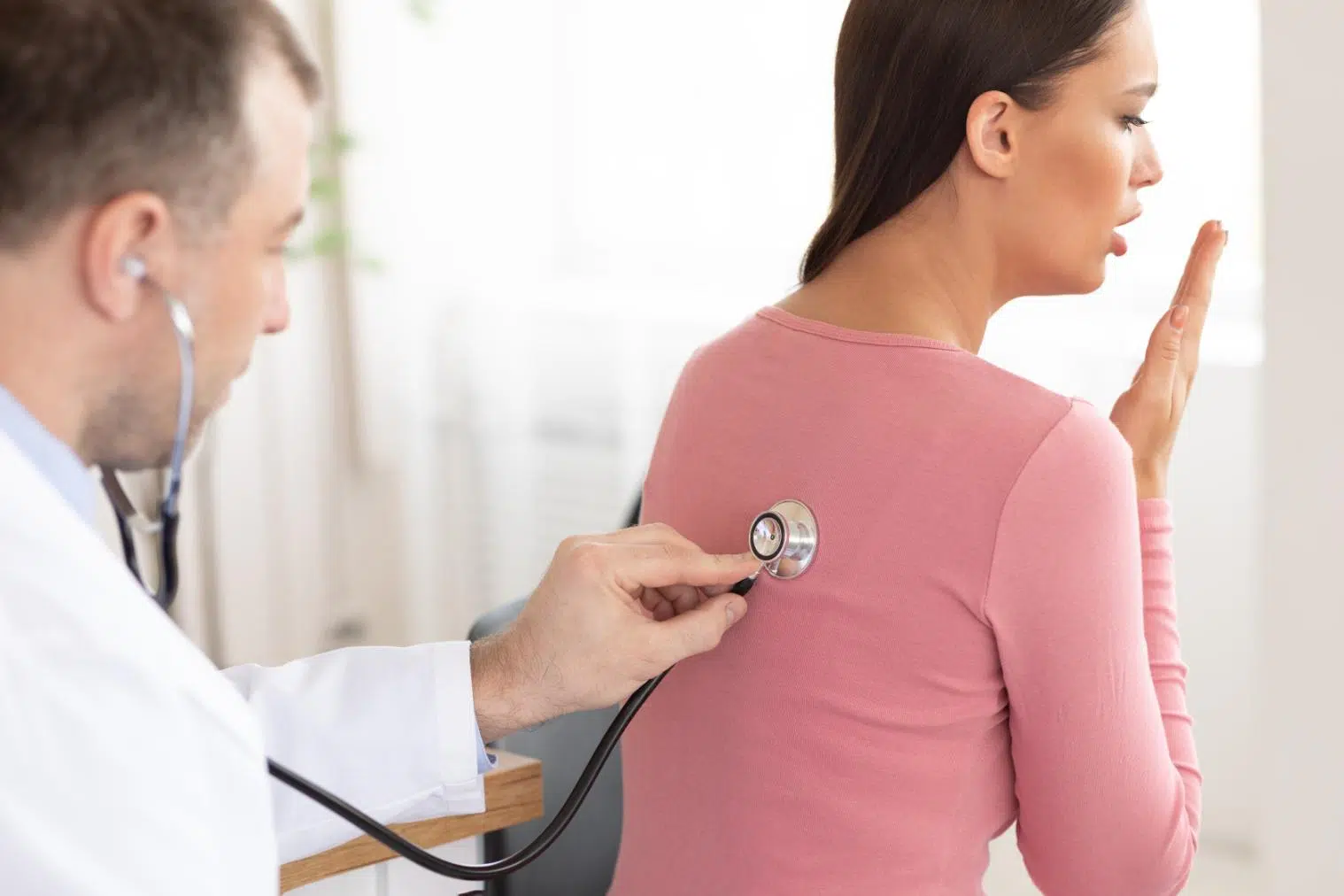 Gripă vs. răceală - care sunt diferențele dintre cele două, particularitățile și simptomele specifice 4 - PrimaClinic.ro 4. Diferența dintre răceală și gripă - consulturi de specialitate și diferențele în tratament (1)